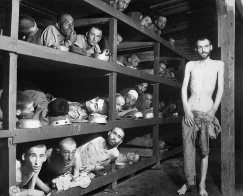 Les déportés du camp d'extermination de Buchenwald au moment de leur libération en 1945